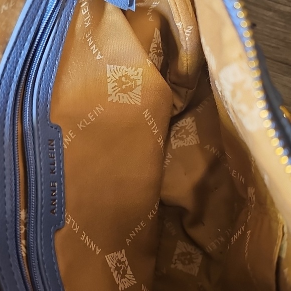Anne Klein Blue Crossbody Bag with Minimalist Design - Picture 5 of 5